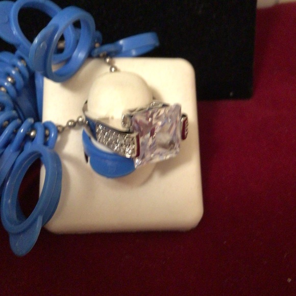 ⬇️Price Drop⬇️NWOT silver ring with large centre stone - Picture 6 of 10